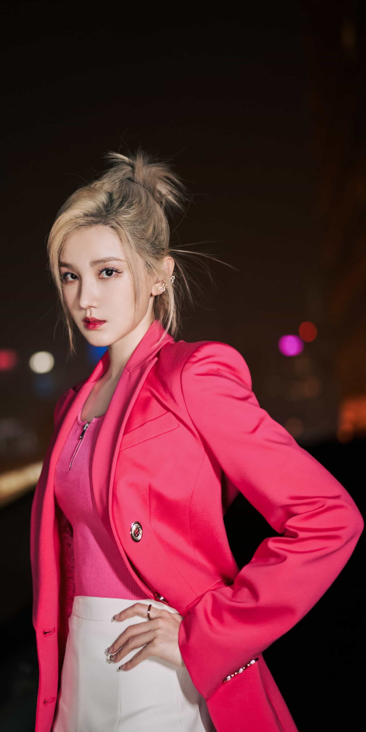陈小纭，红衣美腿