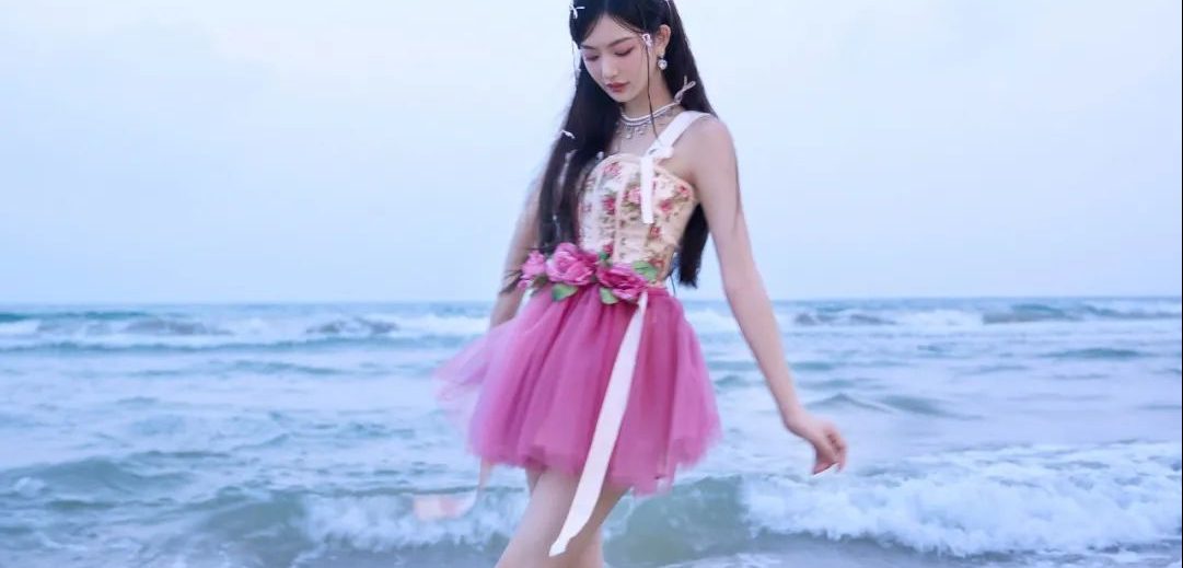 孔雪儿海边粉裙美腿浪漫写真0215