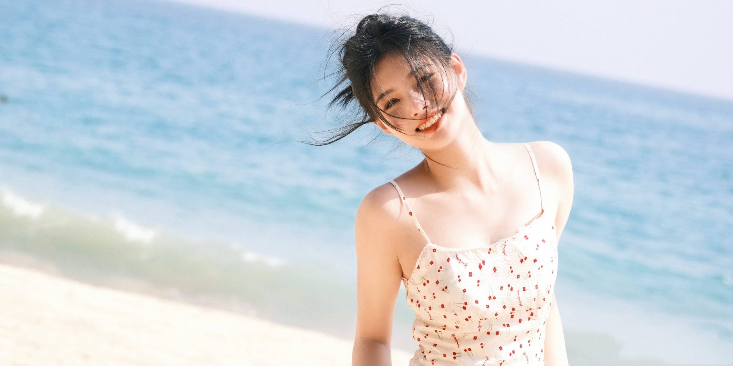 艾米：初夏吊带穿搭