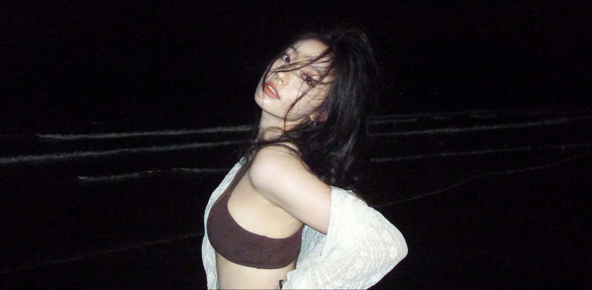 林允，最新泳装