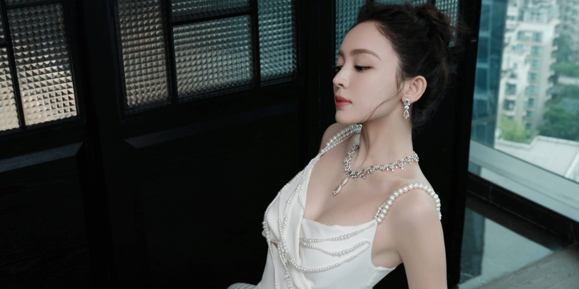 古力娜扎，白色、轻盈、柔美