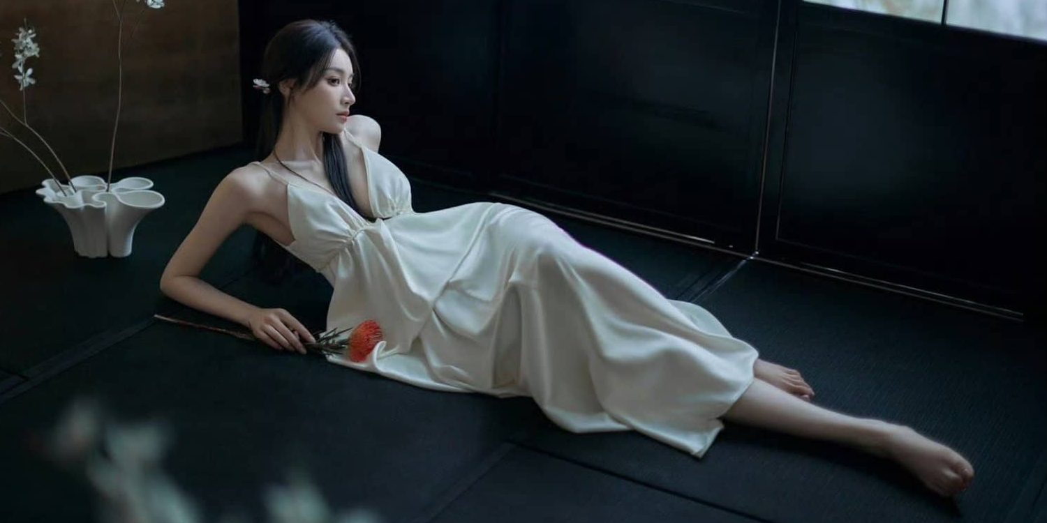 隆妮(高启兰)光脚丫妆造柔美私服图集