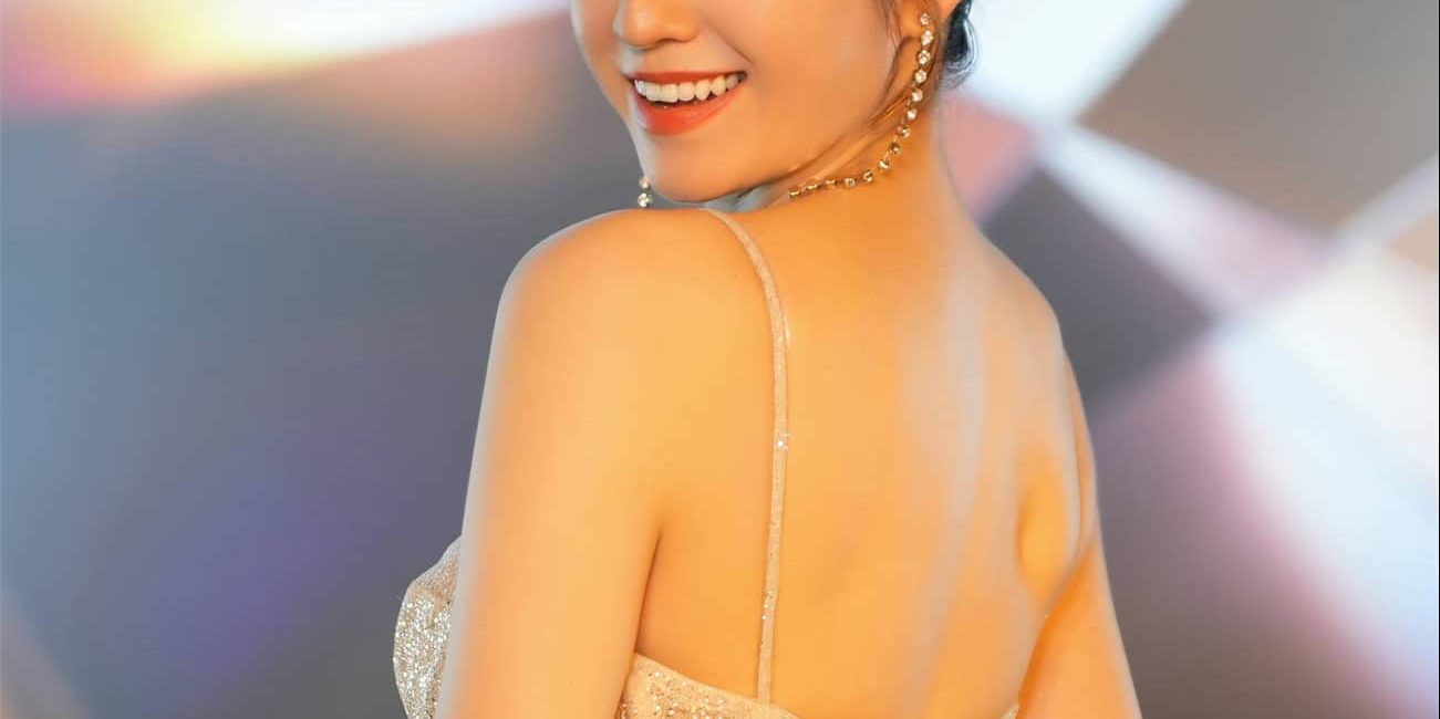陈自瑶，白色蕾丝吊带仙女裙妆造太美了吧