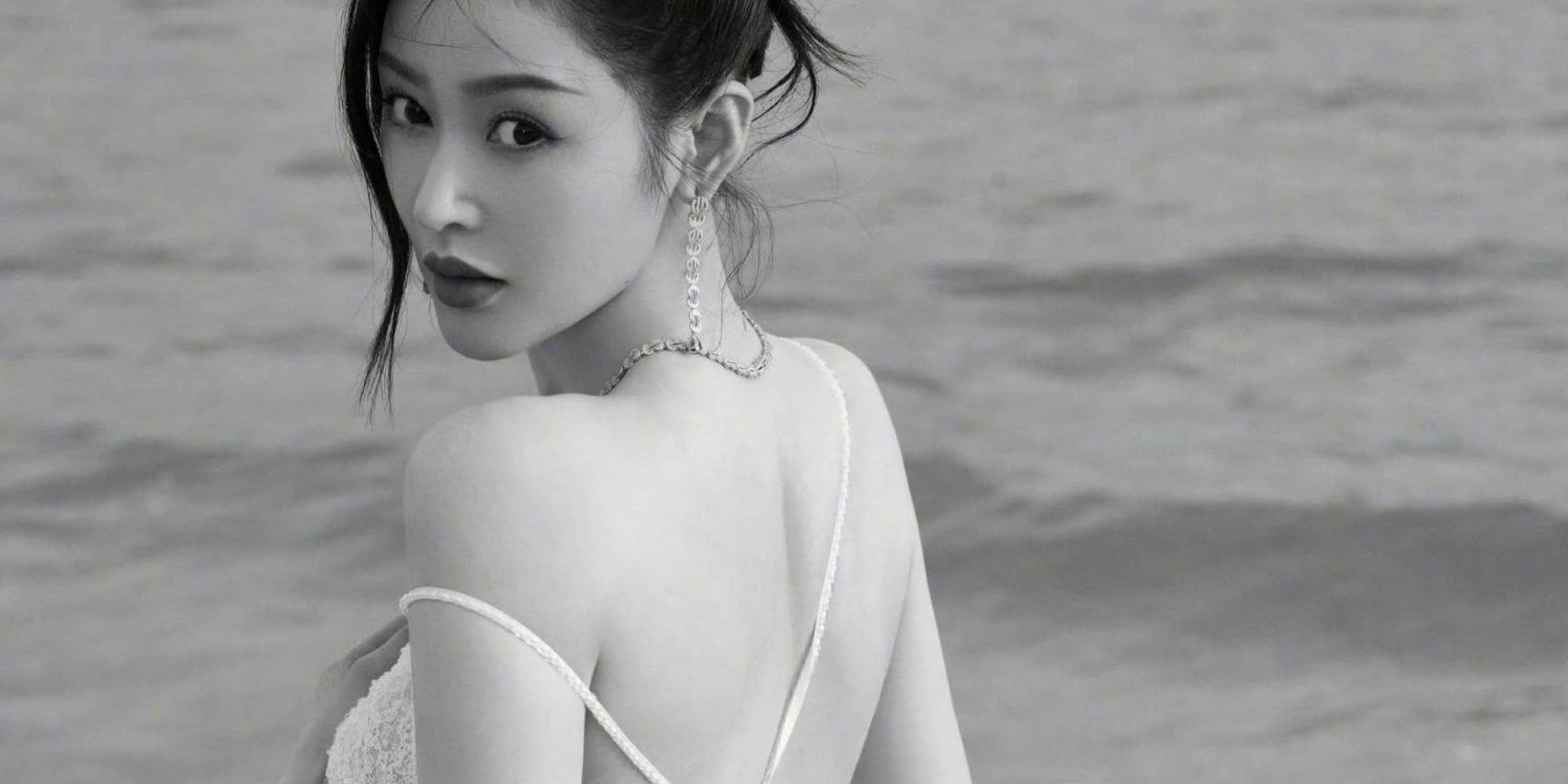 张天爱，婀娜姿态