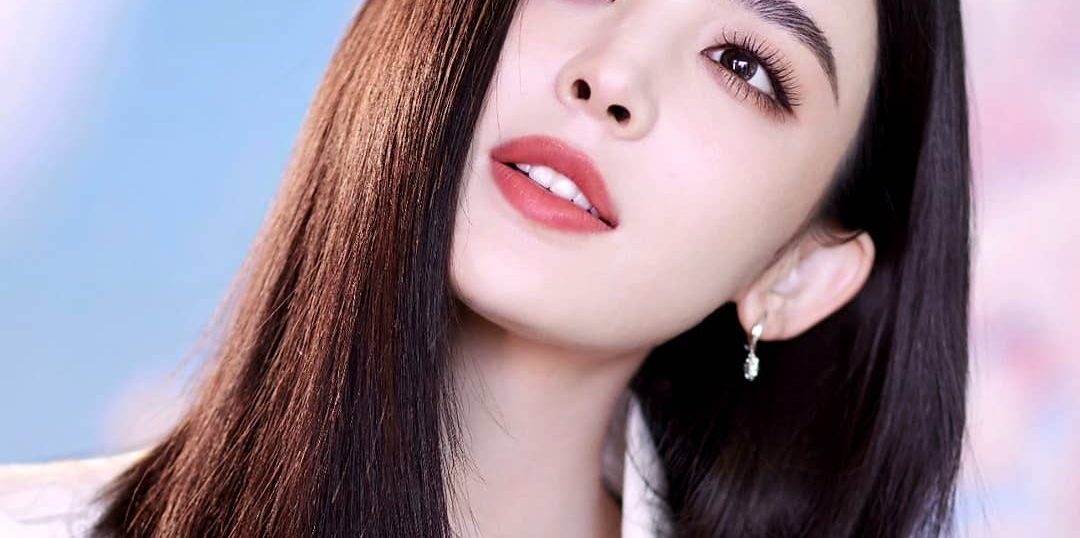 古力娜扎，白色雪纺甜美穿搭