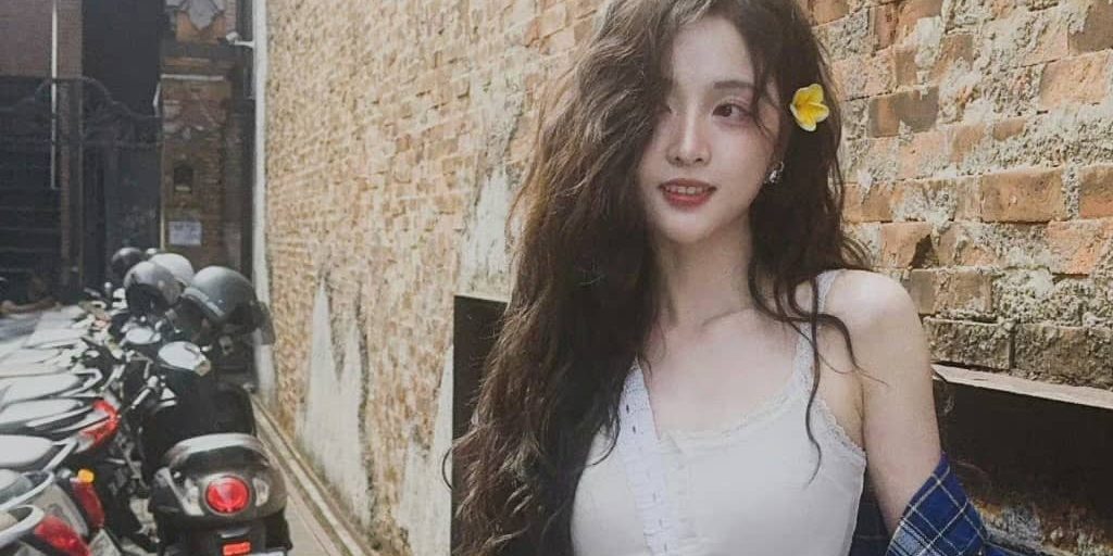 吴宣仪，甜美少女穿搭