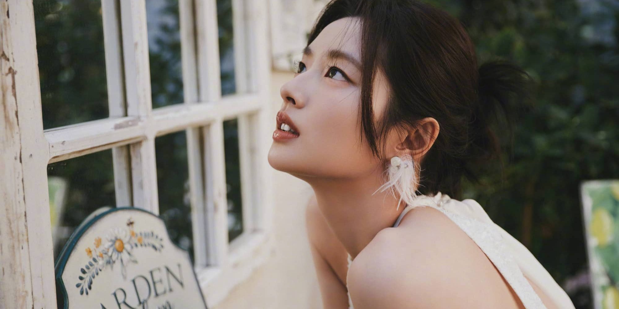 徐若晗，轻盈羽毛白裙，清丽优雅的少女气质