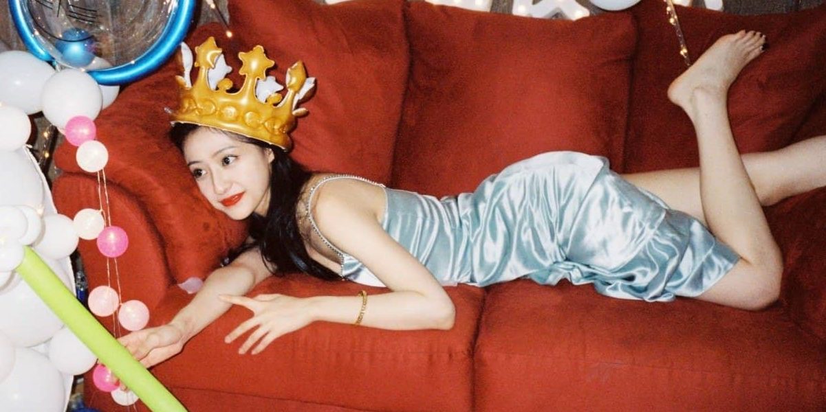 胡连馨光脚丫妆造精选