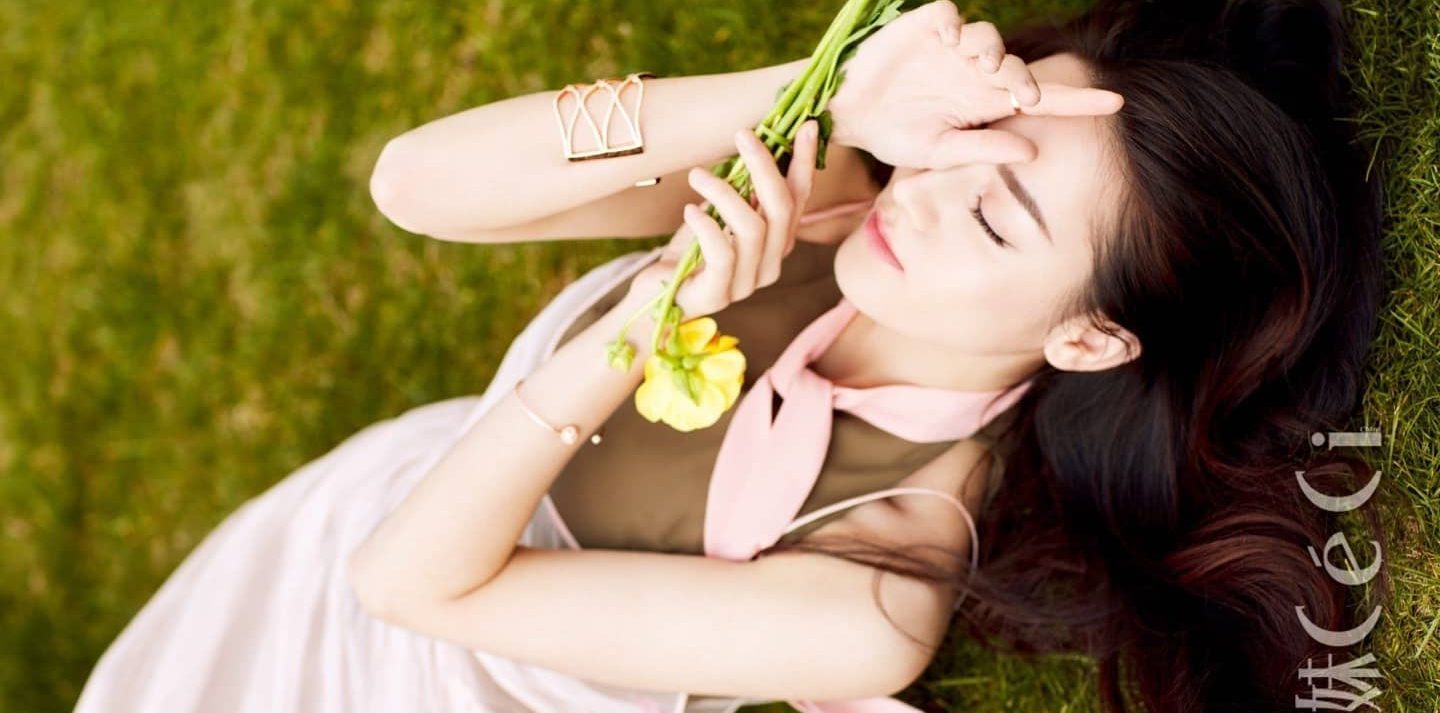 迪丽热巴茜茜姐妹封面大片