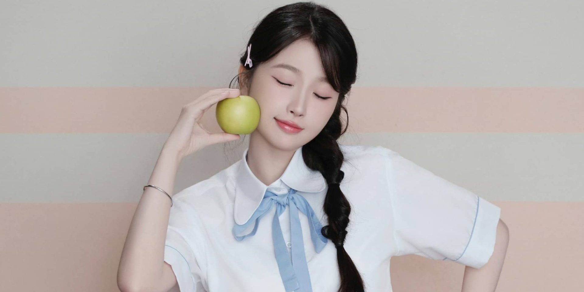 虞书欣，白衬衣小蓝裙，活力加满的氧气甜欣