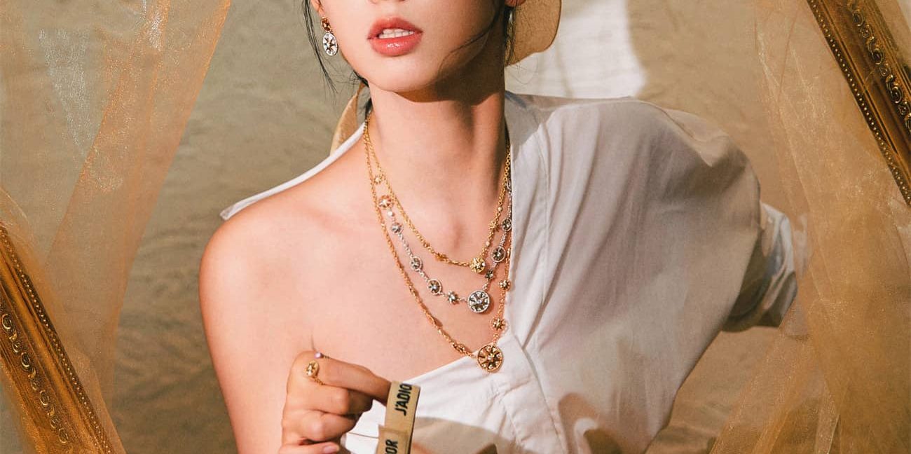 周也，美美的油画少女