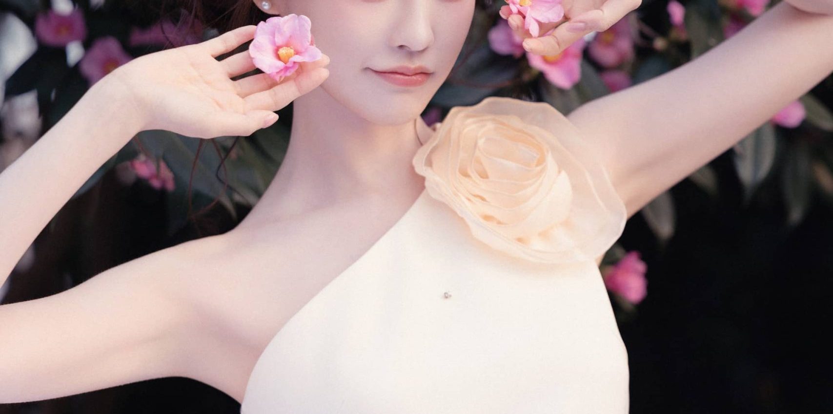 祝绪丹小仙女：花间明媚，灼灼生辉