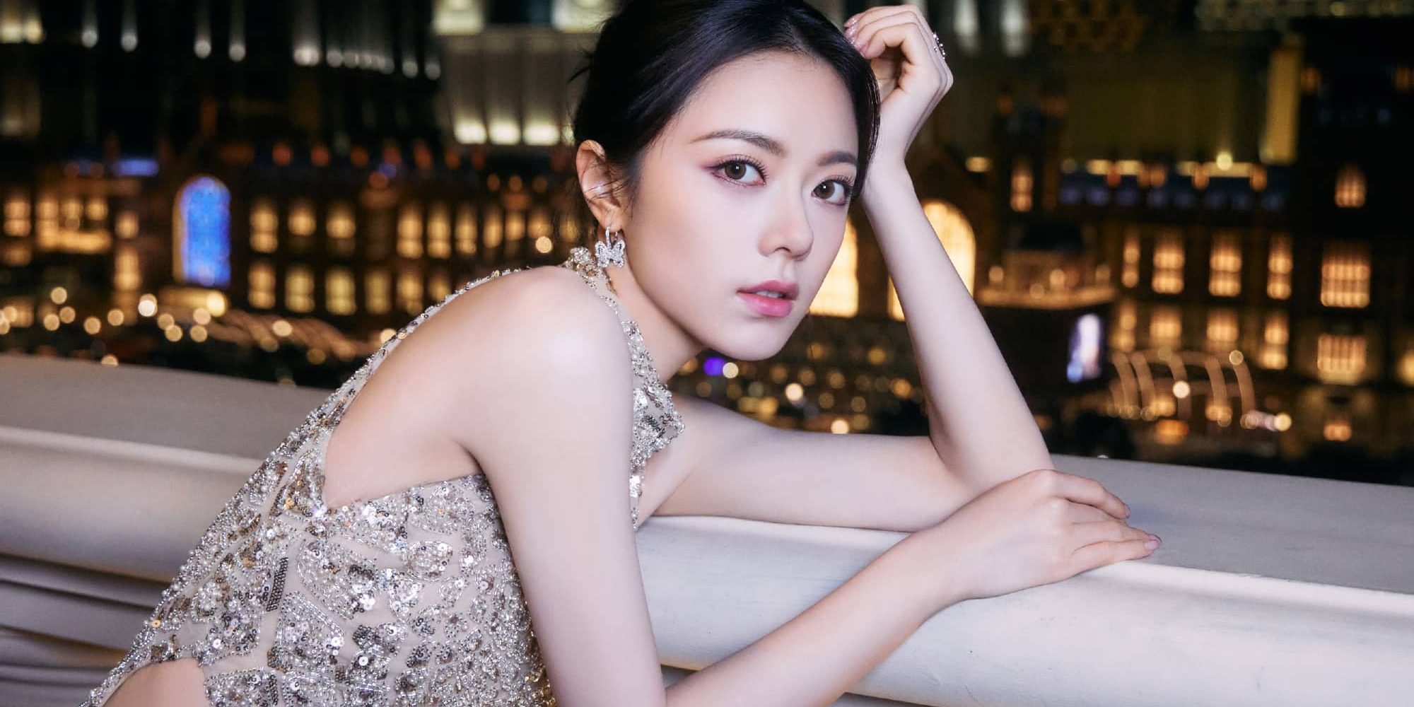 赵今麦，甜美优雅，份闪闪发光