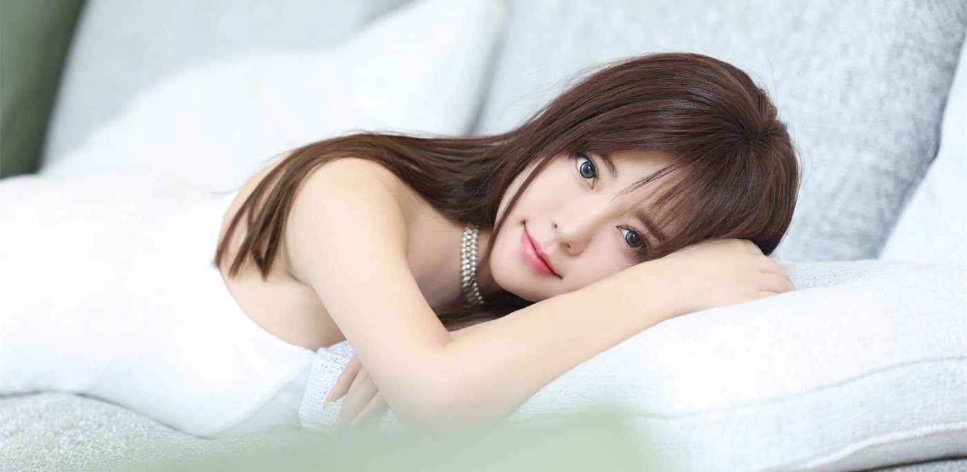 阿兰纯白私服写真美照