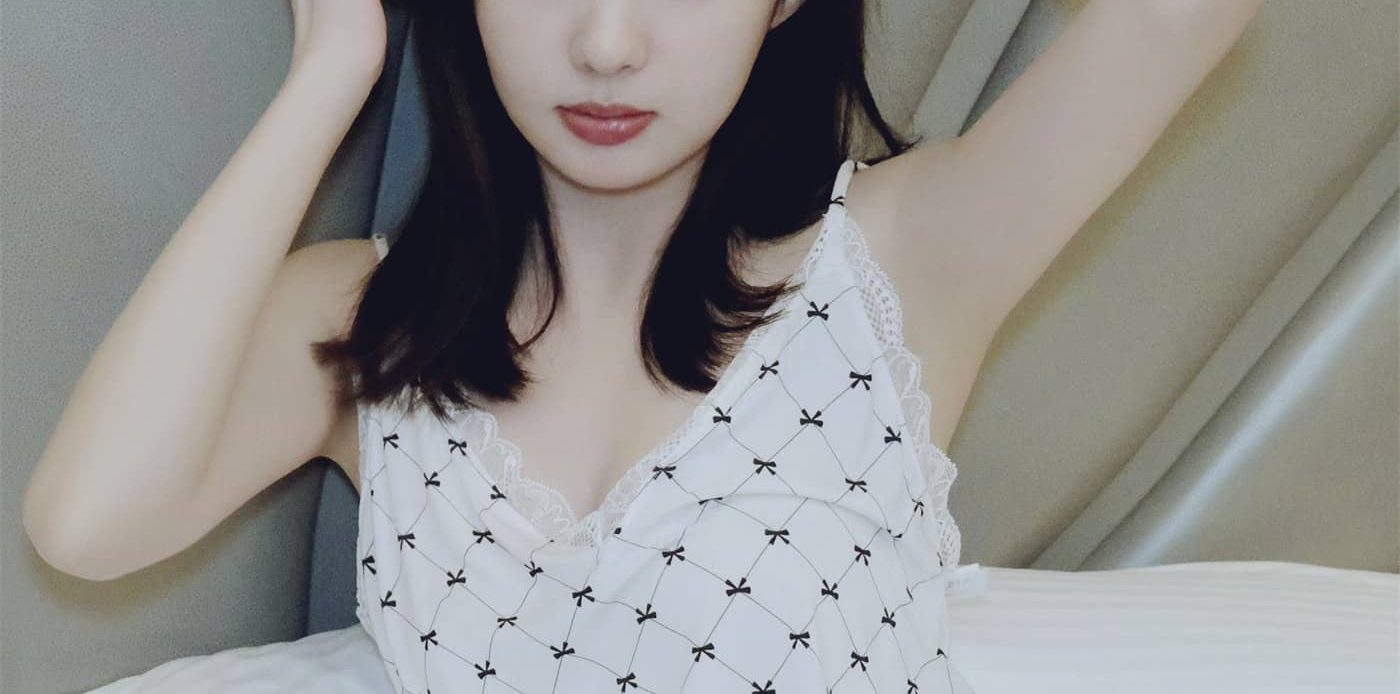 郑合惠子，柔美私服