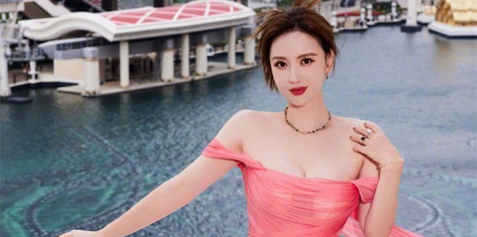 张萌，玫瑰色彩