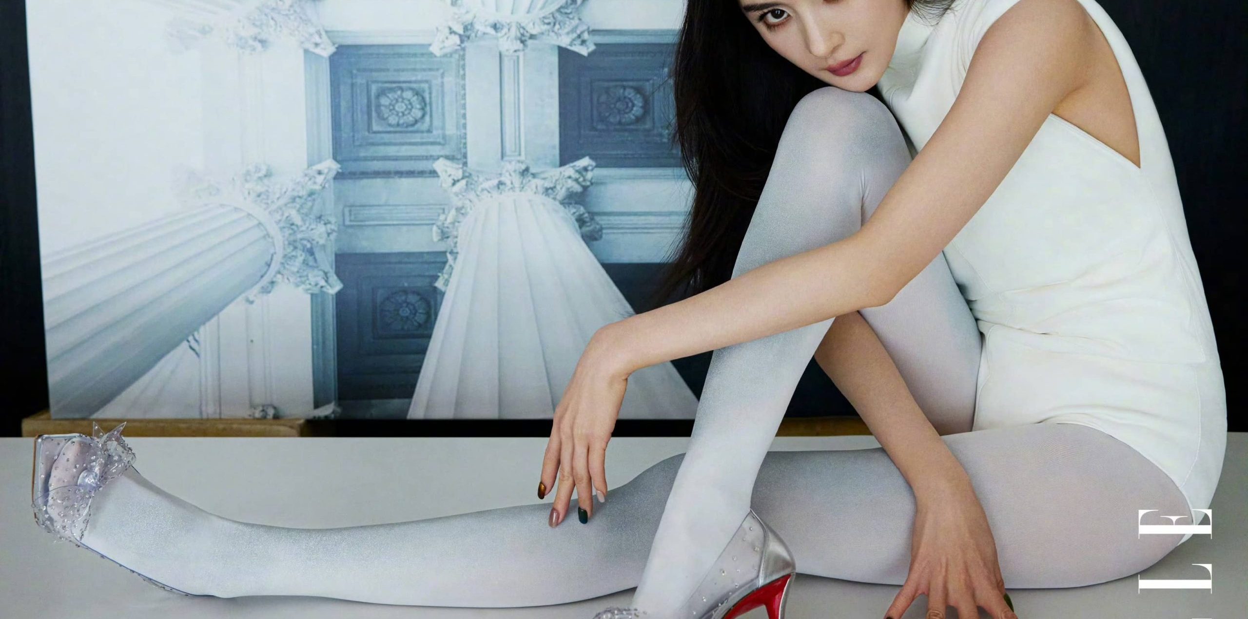 杨幂✘ELLE封面大片，人鱼公主