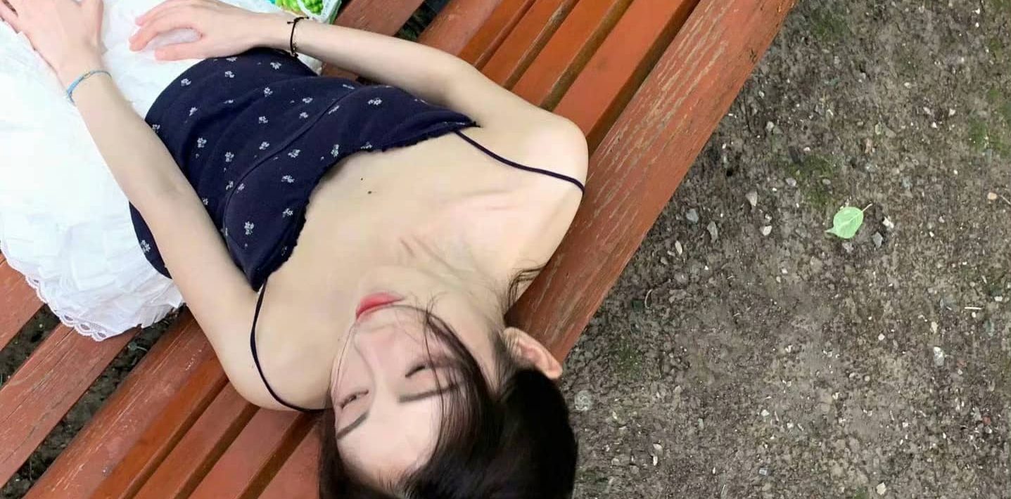 鞠婧祎最新自拍，小表情亮了