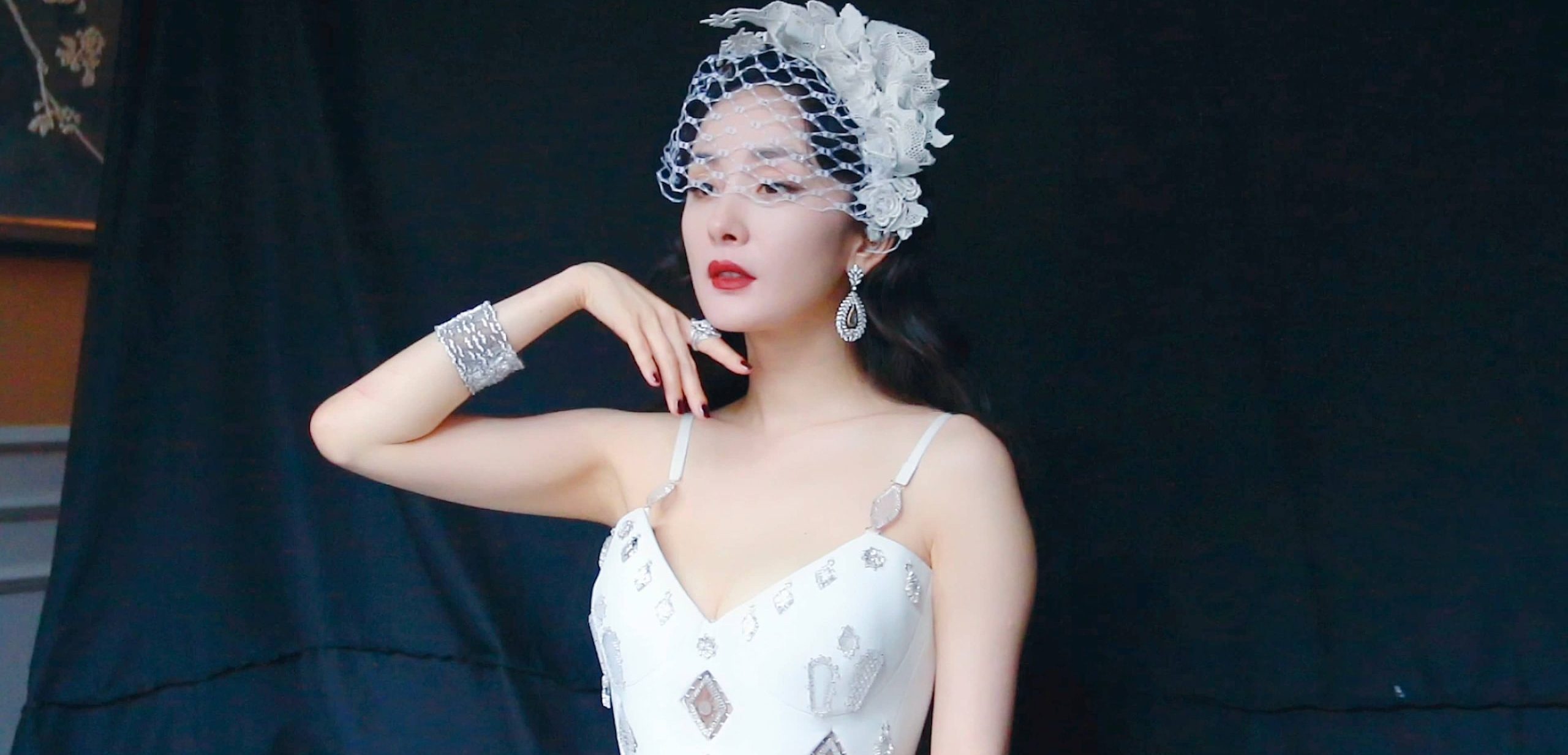 杨幂2021Vogue活动妆造图集