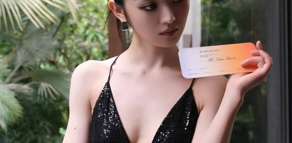 田曦薇，浓颜黑色吊带裙壁纸