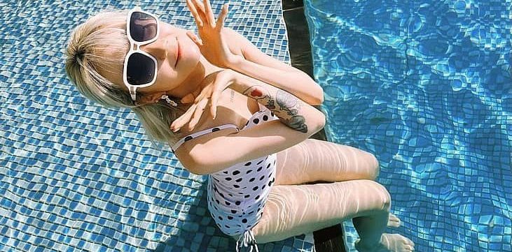 乃万，泳装穿搭精选