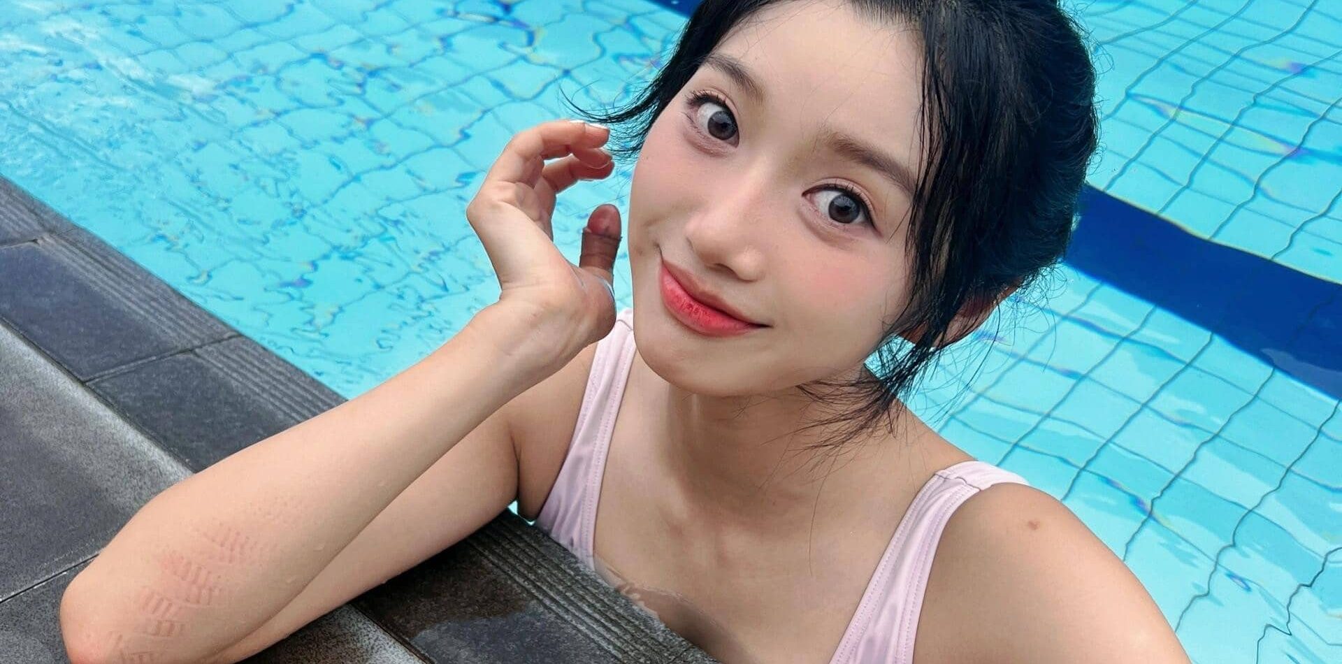精灵少女王珂游泳打卡美照