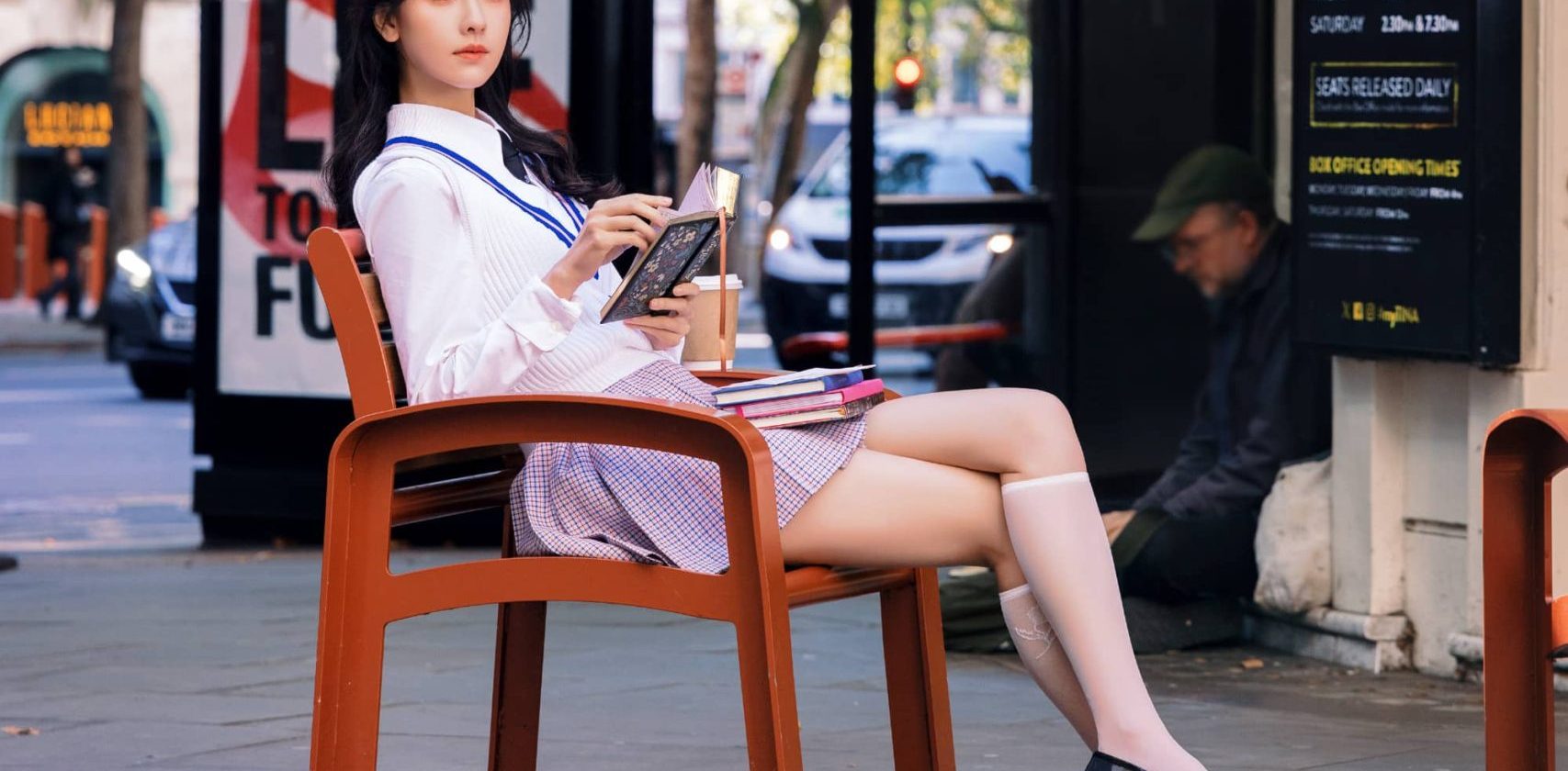 陈都灵梦回校园时光，甜美的青春学姐，腿型好看