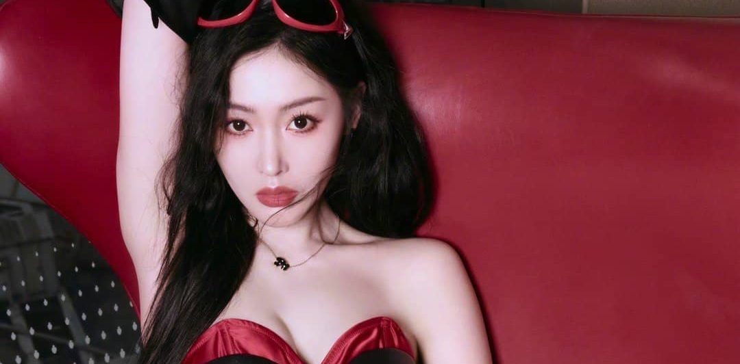 张天爱，皮衣短裙，热烈浪漫