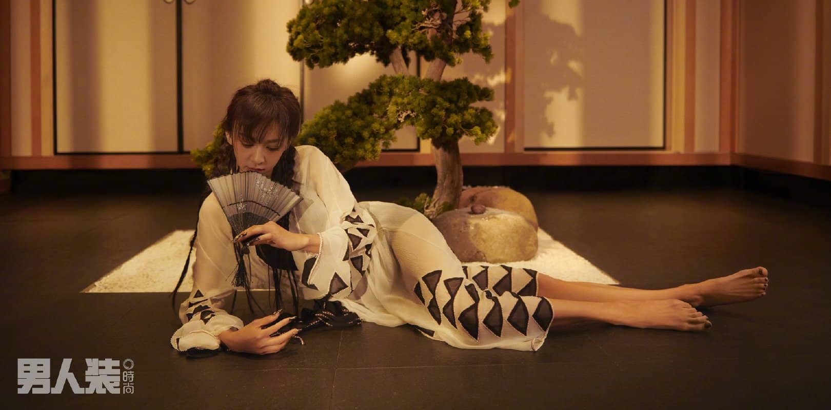 陈意涵姐姐的一组男人装写真大片