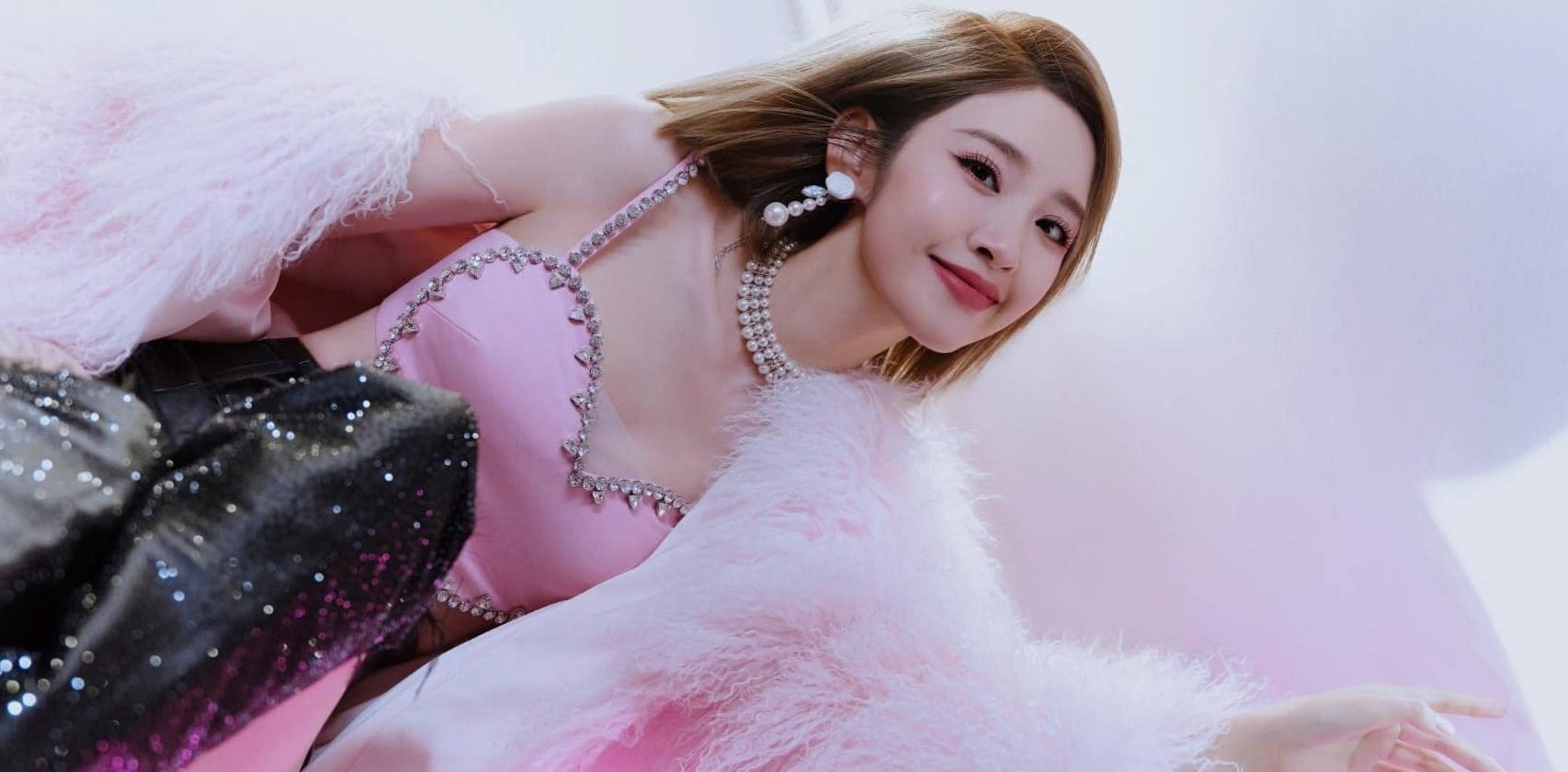 唐艺昕“辣妹”穿搭：身材杠杠的