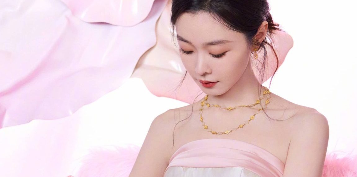 宋轶杨柳细腰具像化，宋轶抹胸粉裙柔美穿搭壁纸