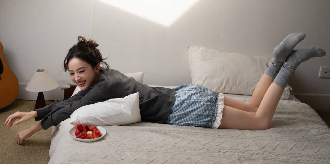 娜扎私服写真18宫格，温柔穿搭美腿吸睛