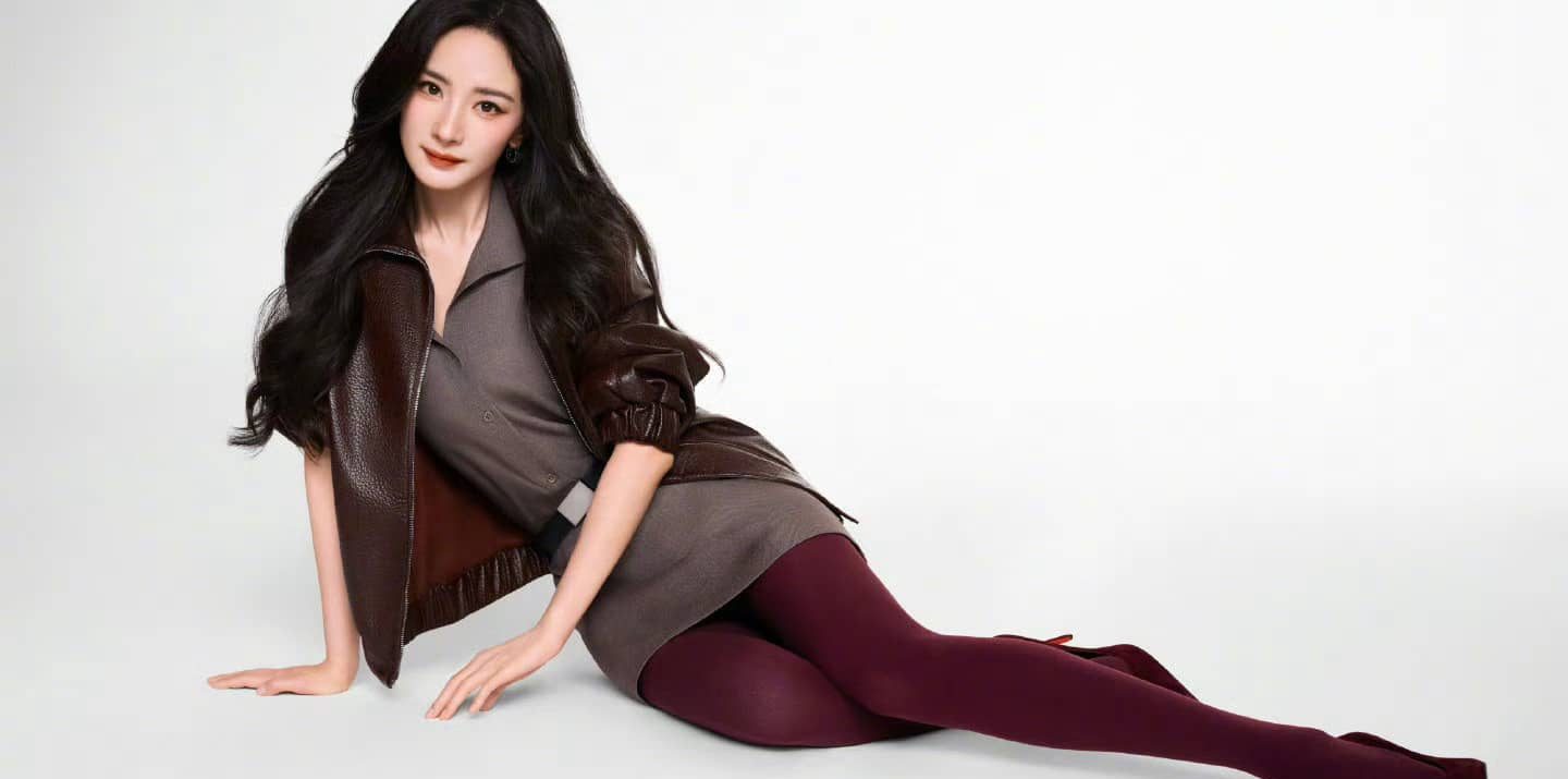 杨幂代言小野和子，一组好看的裙装美腿造型